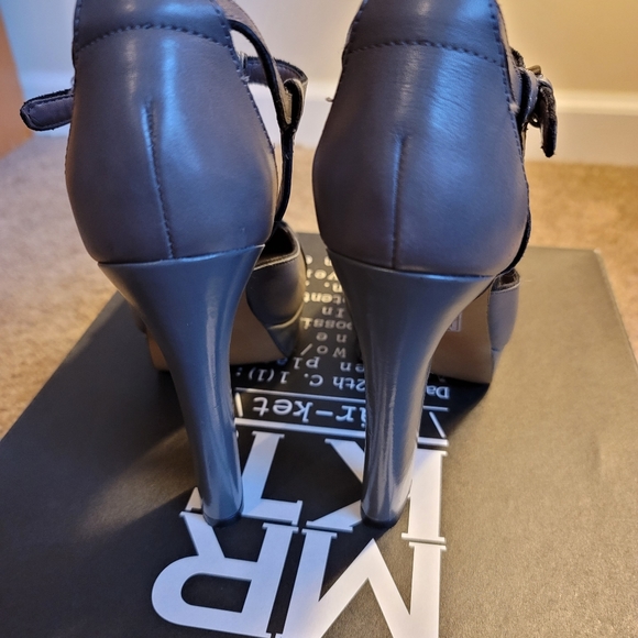 "Patty" Charcoal Grey/Gray Shoes by MRKT. Size 8 - Picture 3 of 4